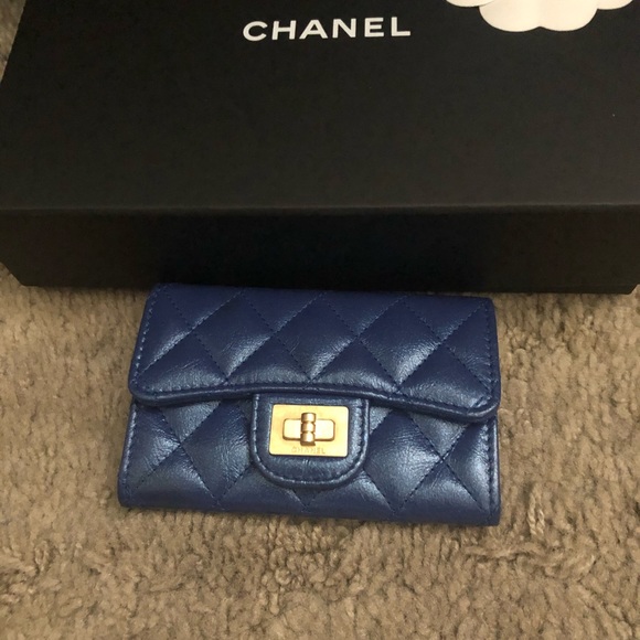 Chanel Cobalt Blue Iridescent CC Wallet Holder - Picture 2 of 13